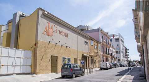 Bari, il cinema Abc sospende l'attivit. Poche parole su facebook: The end